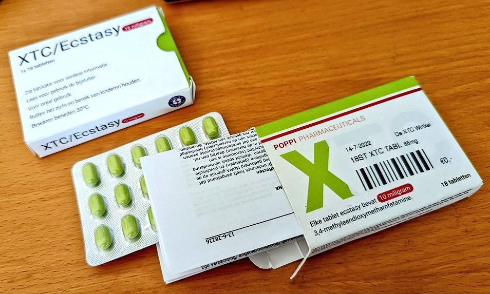 Mast xotin yomon Uch erkak porno sikish